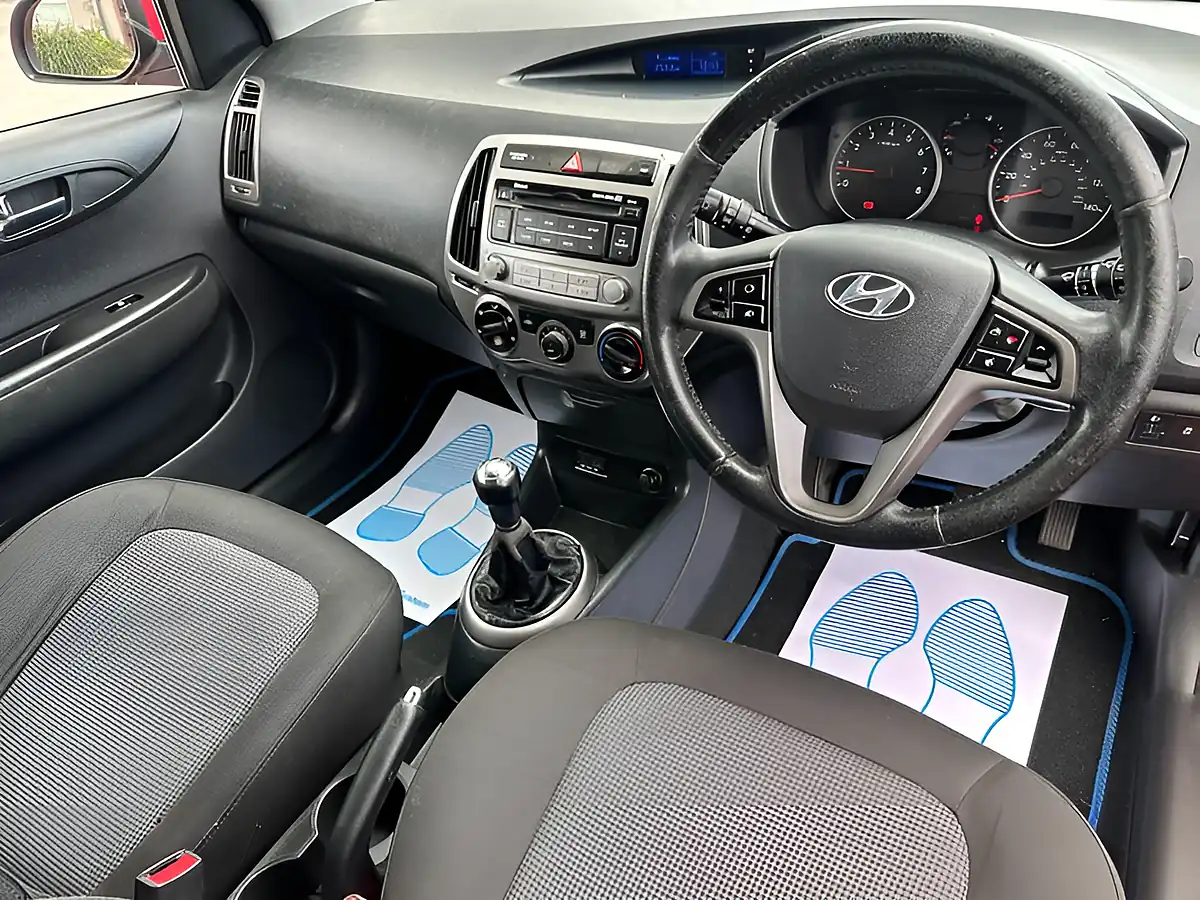 Used 2013 Hyundai i20 Active Red - Interior and Exterior details 2