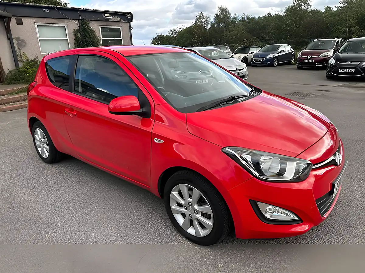 Used 2013 Hyundai i20 Active Red - Interior and Exterior details 8