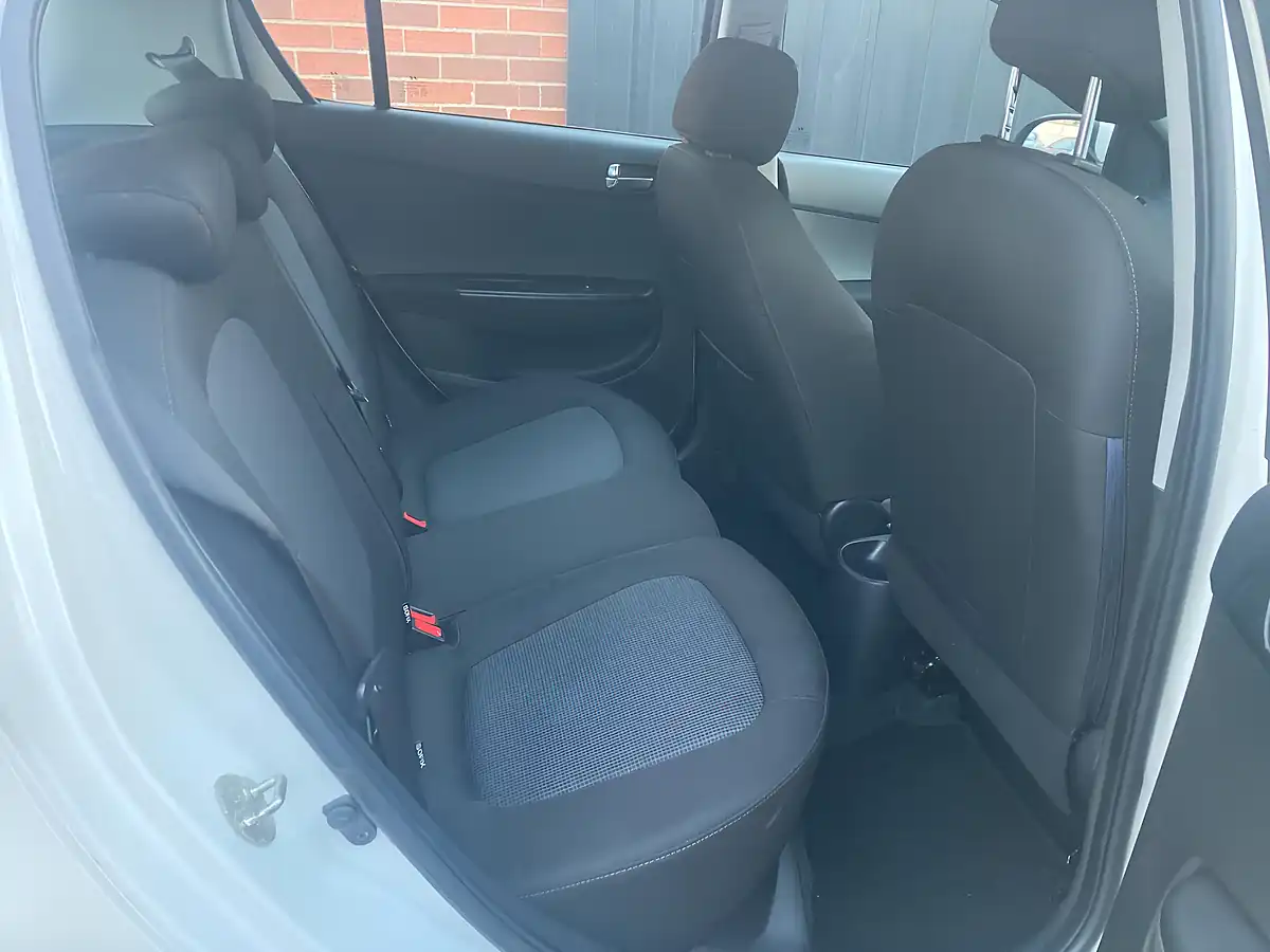 Used 2013 Hyundai I20 Active White - Interior and Exterior details 10