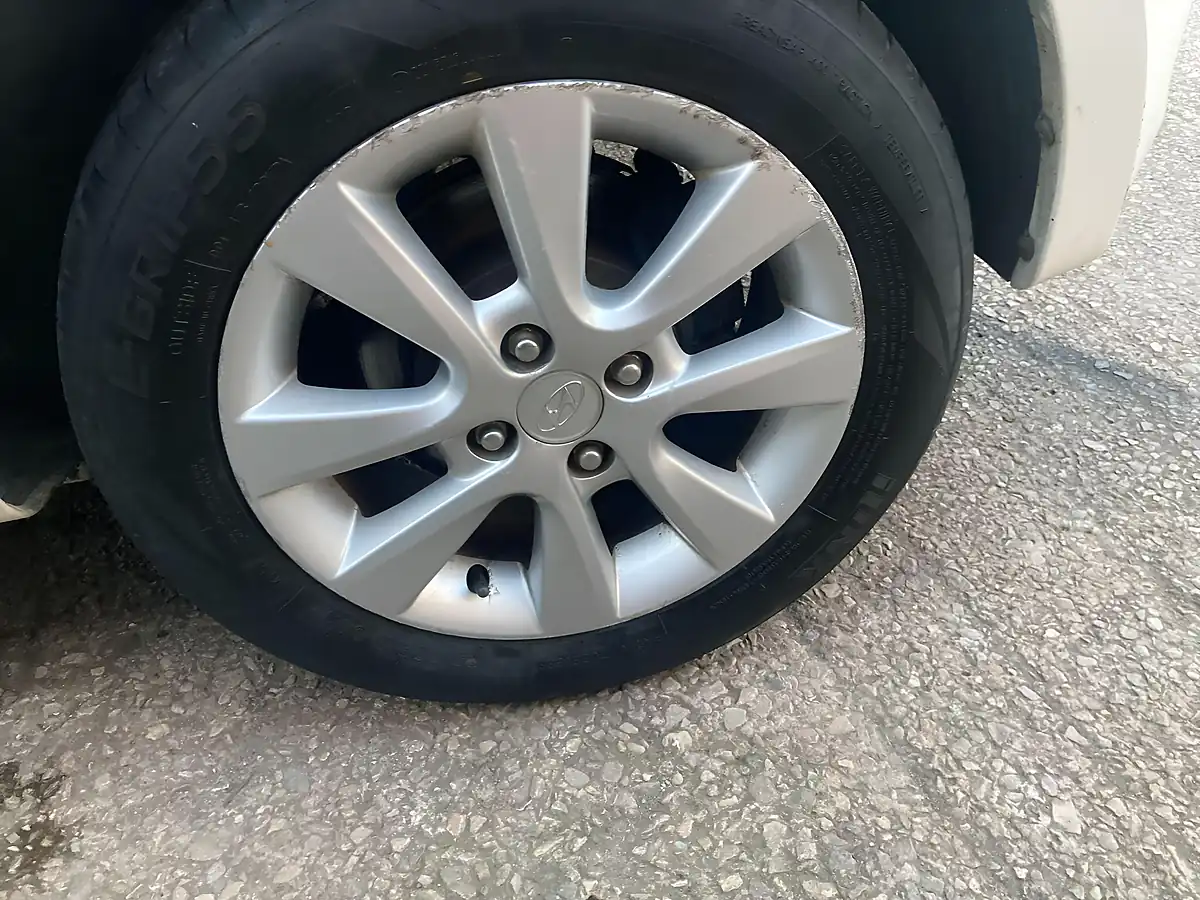 Used 2013 Hyundai I20 Active White - Interior and Exterior details 11