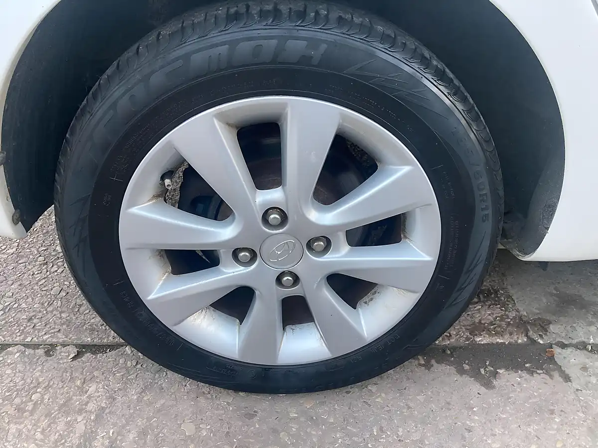 Used 2013 Hyundai I20 Active White - Interior and Exterior details 14