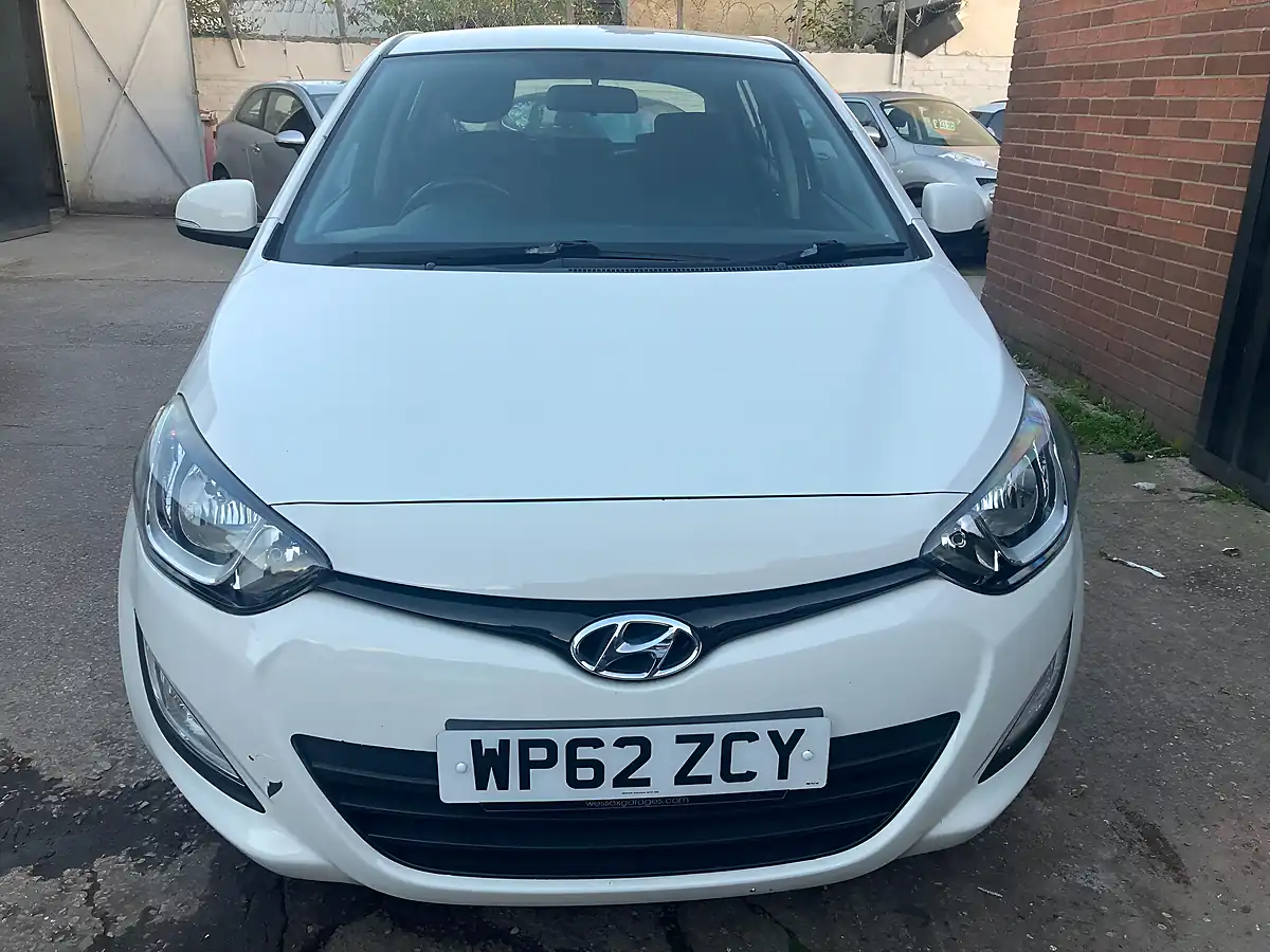 Used 2013 Hyundai I20 Active White - Interior and Exterior details 2