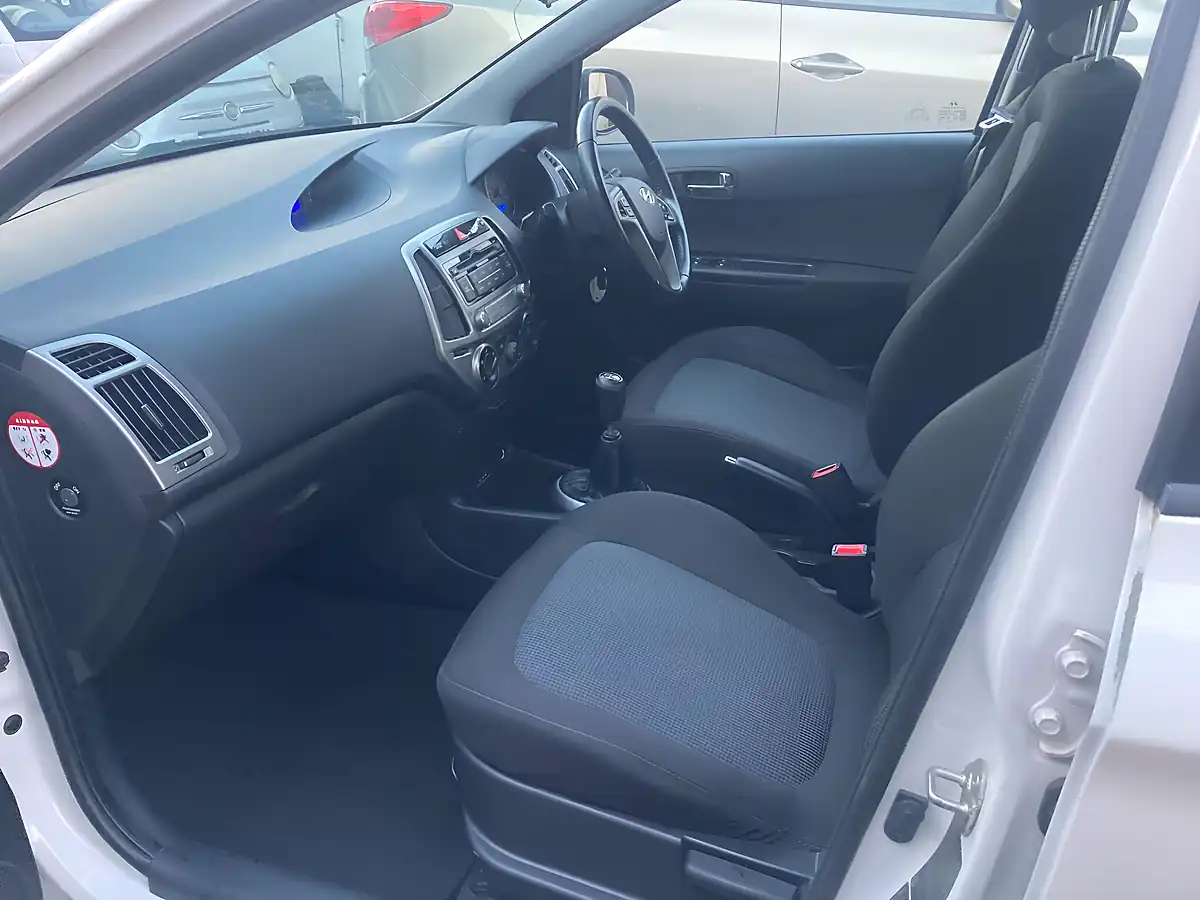 Used 2013 Hyundai I20 Active White - Interior and Exterior details 20