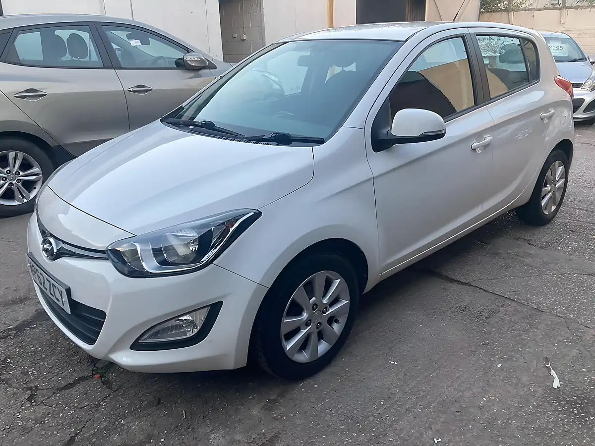 Used 2013 Hyundai I20 Active White - Interior and Exterior details 3