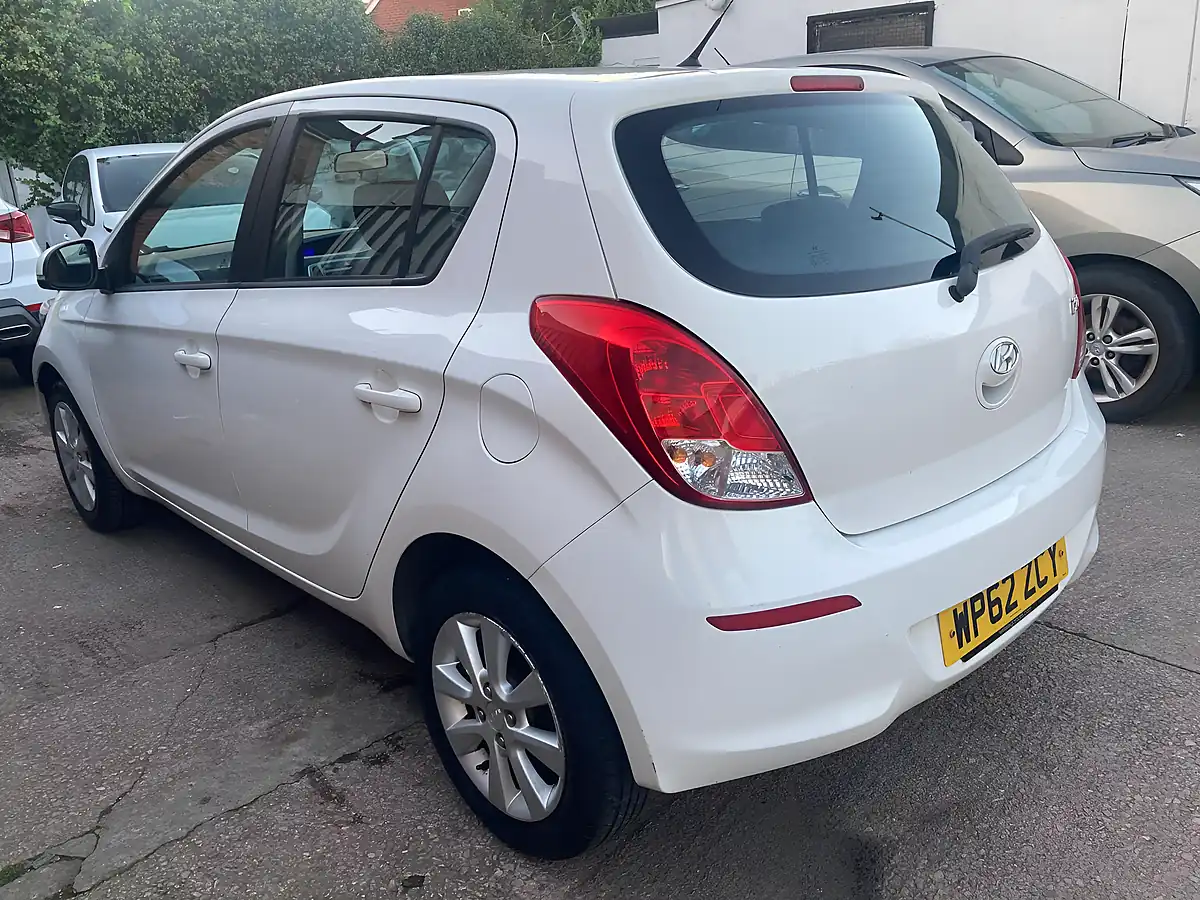 Used 2013 Hyundai I20 Active White - Interior and Exterior details 4