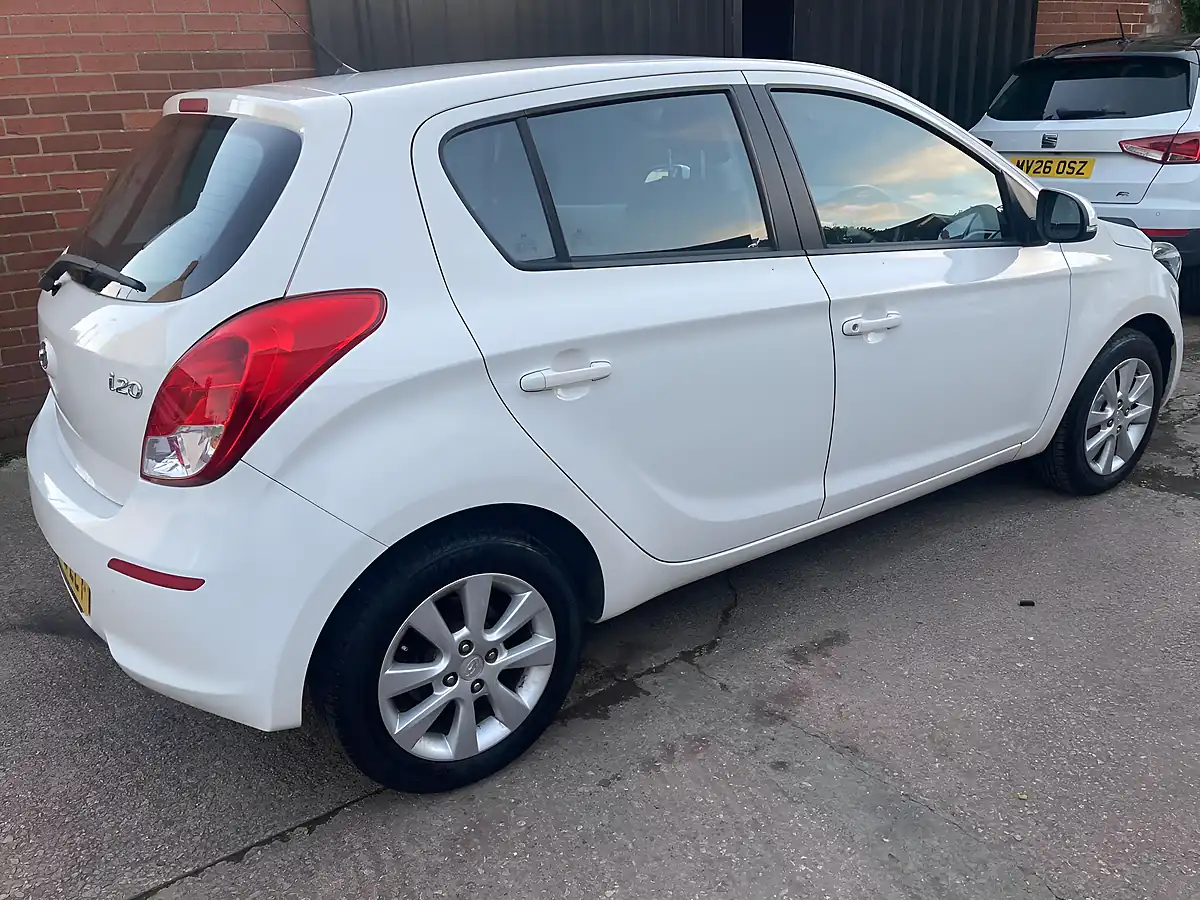 Used 2013 Hyundai I20 Active White - Interior and Exterior details 6