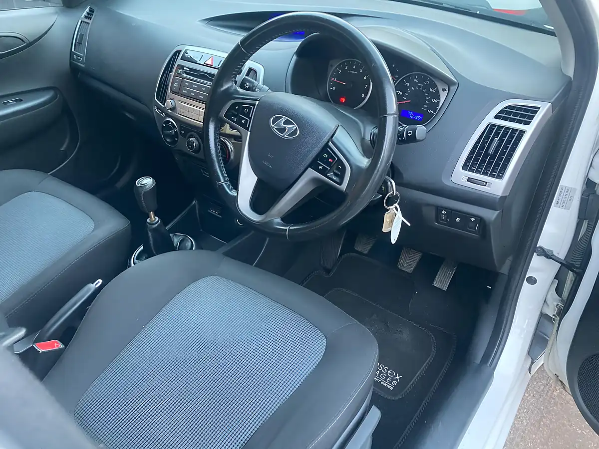 Used 2013 Hyundai I20 Active White - Interior and Exterior details 8