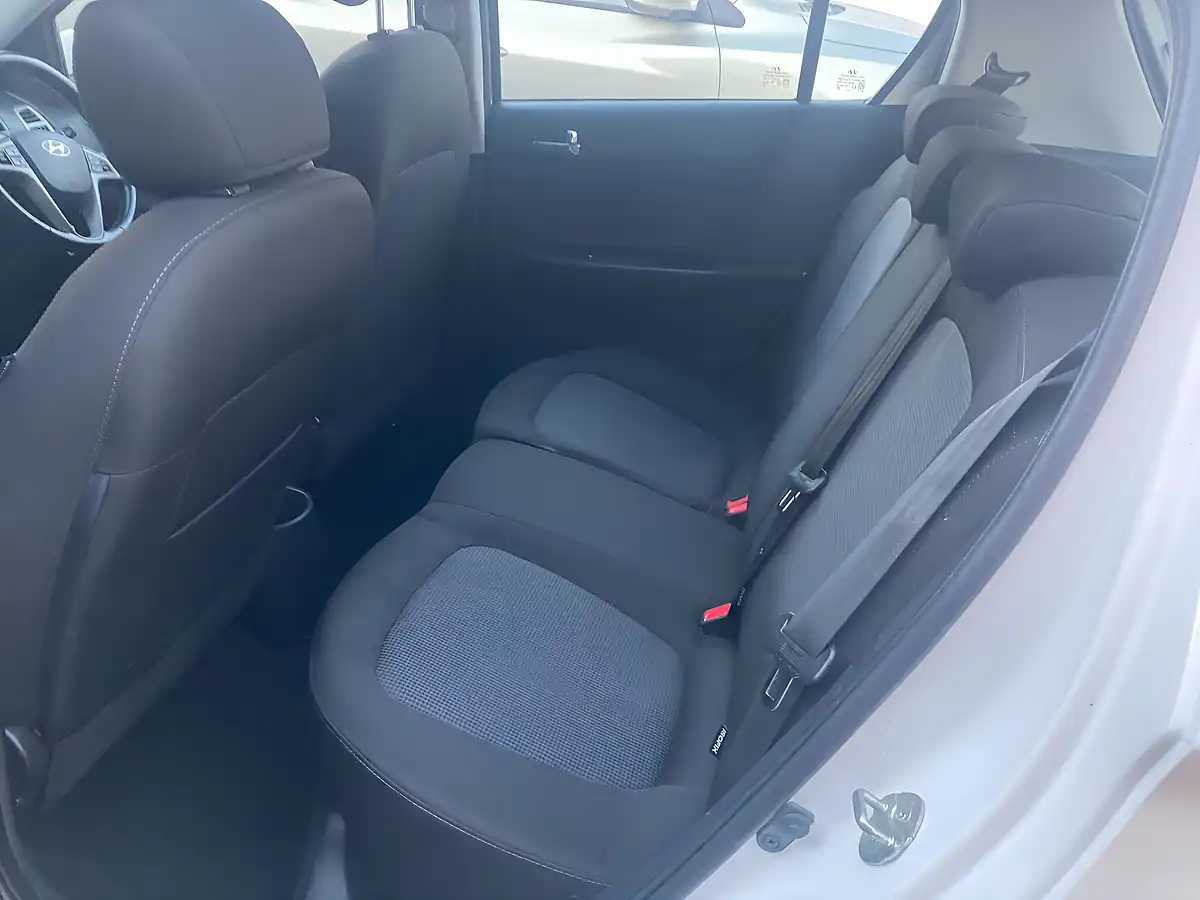 Used 2013 Hyundai I20 Active White - Interior and Exterior details 9
