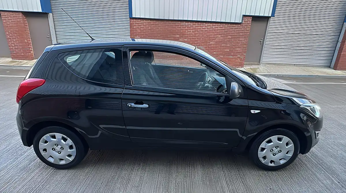 Used 2013 Hyundai I20 Classic Black - Interior and Exterior details 10