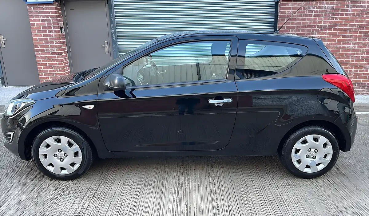 Used 2013 Hyundai I20 Classic Black - Interior and Exterior details 11