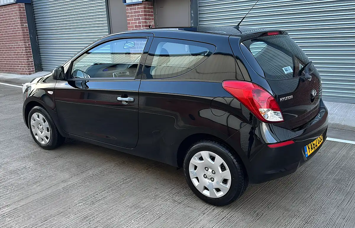 Used 2013 Hyundai I20 Classic Black - Interior and Exterior details 12