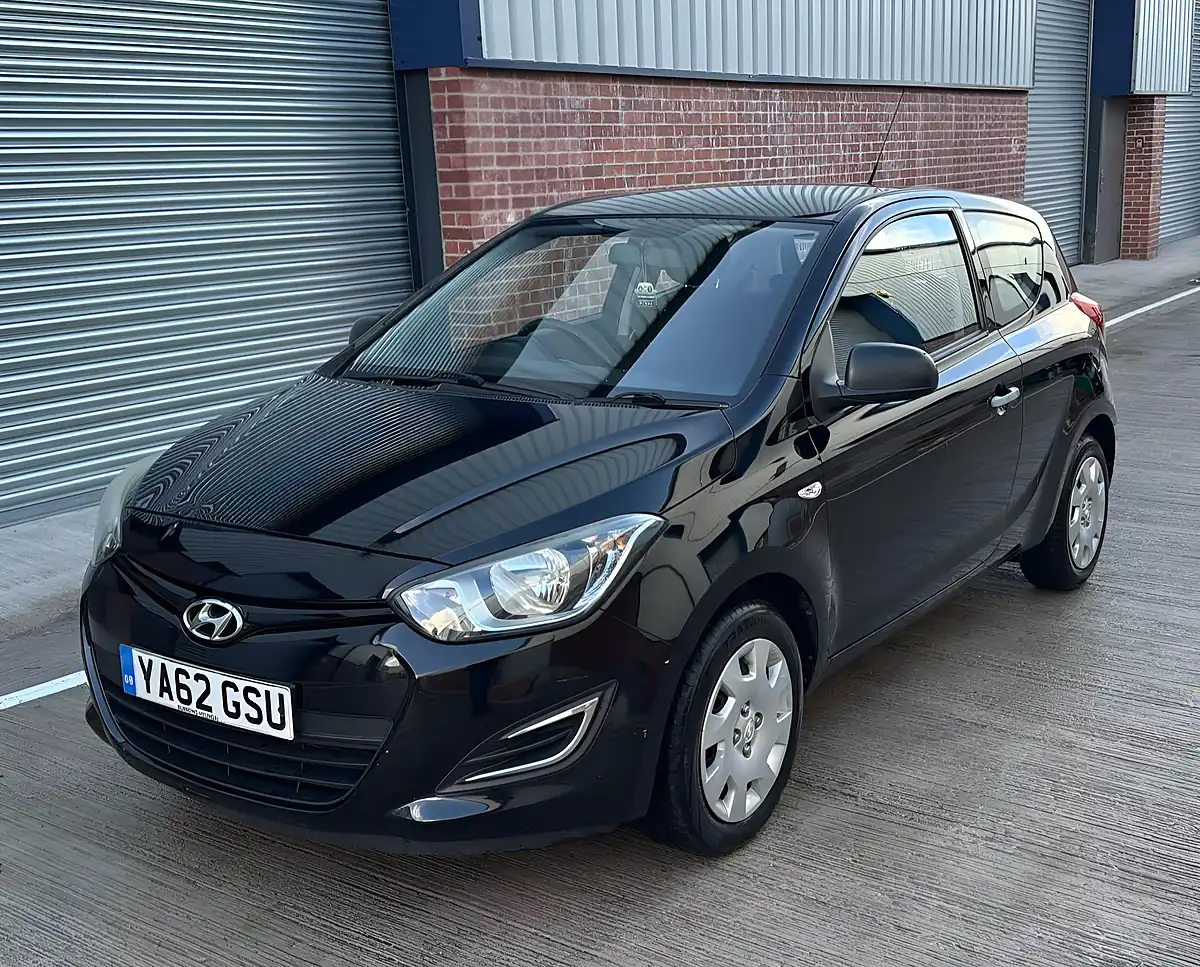 Used 2013 Hyundai I20 Classic Black - Interior and Exterior details 14