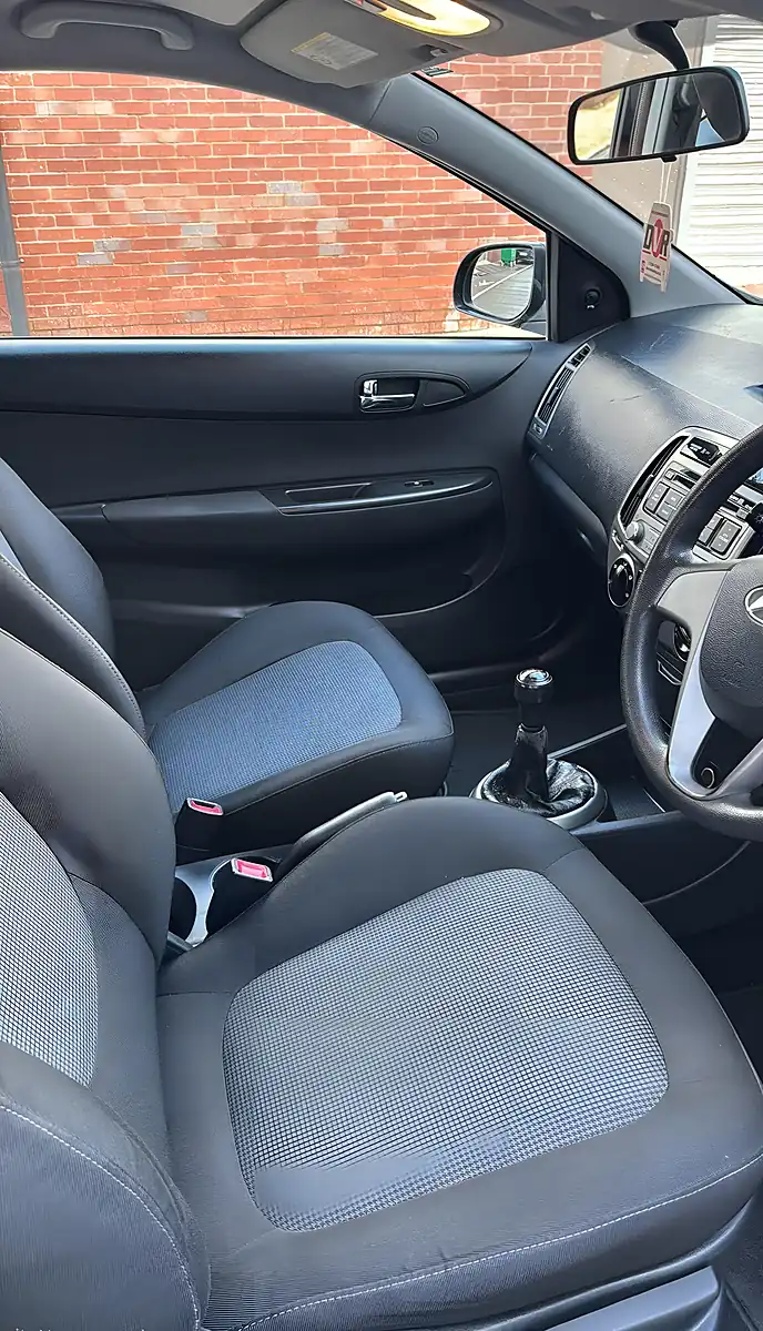 Used 2013 Hyundai I20 Classic Black - Interior and Exterior details 2
