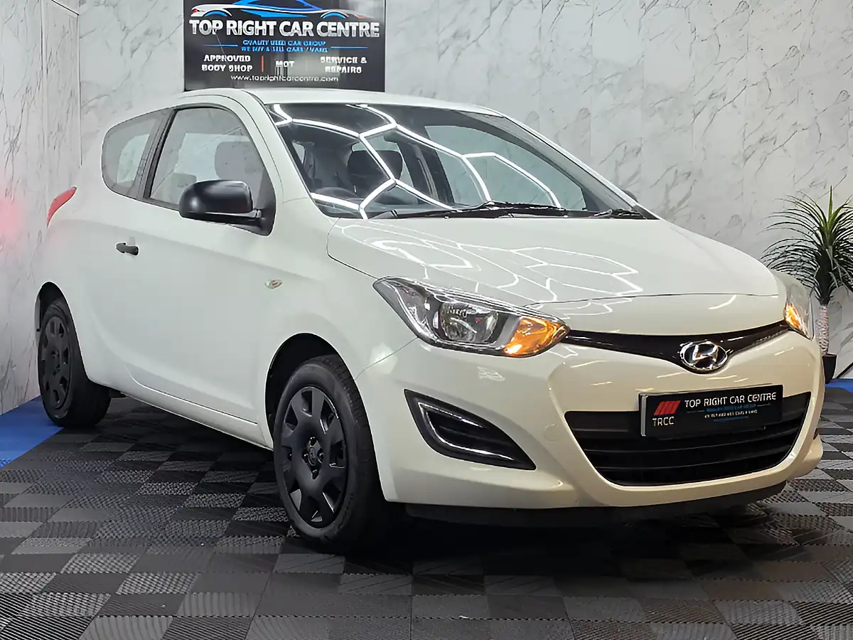 Used 2013 Hyundai i20 Classic White - Front View