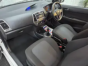 Used 2013 Hyundai i20 Classic White - Interior and Exterior details 12