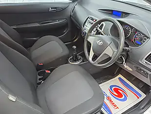 Used 2013 Hyundai i20 Classic White - Interior and Exterior details 14