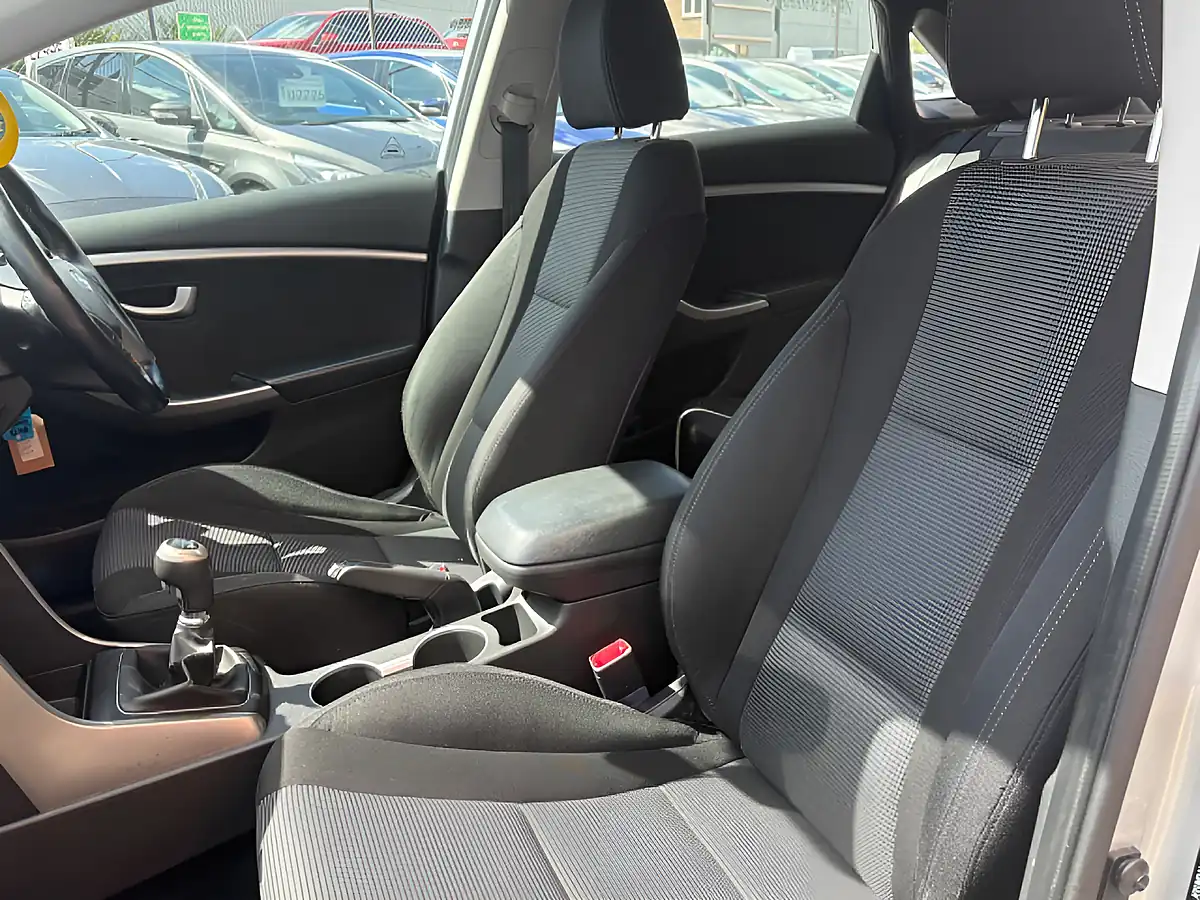 Used 2013 Hyundai I30 Active Silver - Interior and Exterior details 6
