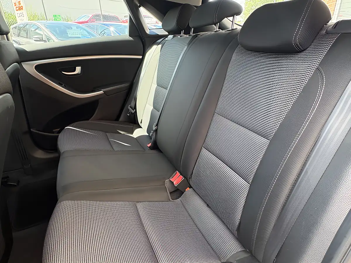 Used 2013 Hyundai I30 Active Silver - Interior and Exterior details 8