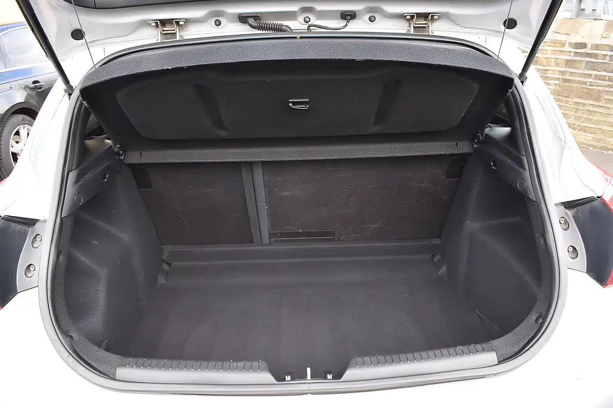 Used 2013 Hyundai i30 Blue Drive Active Silver - Interior and Exterior details 10