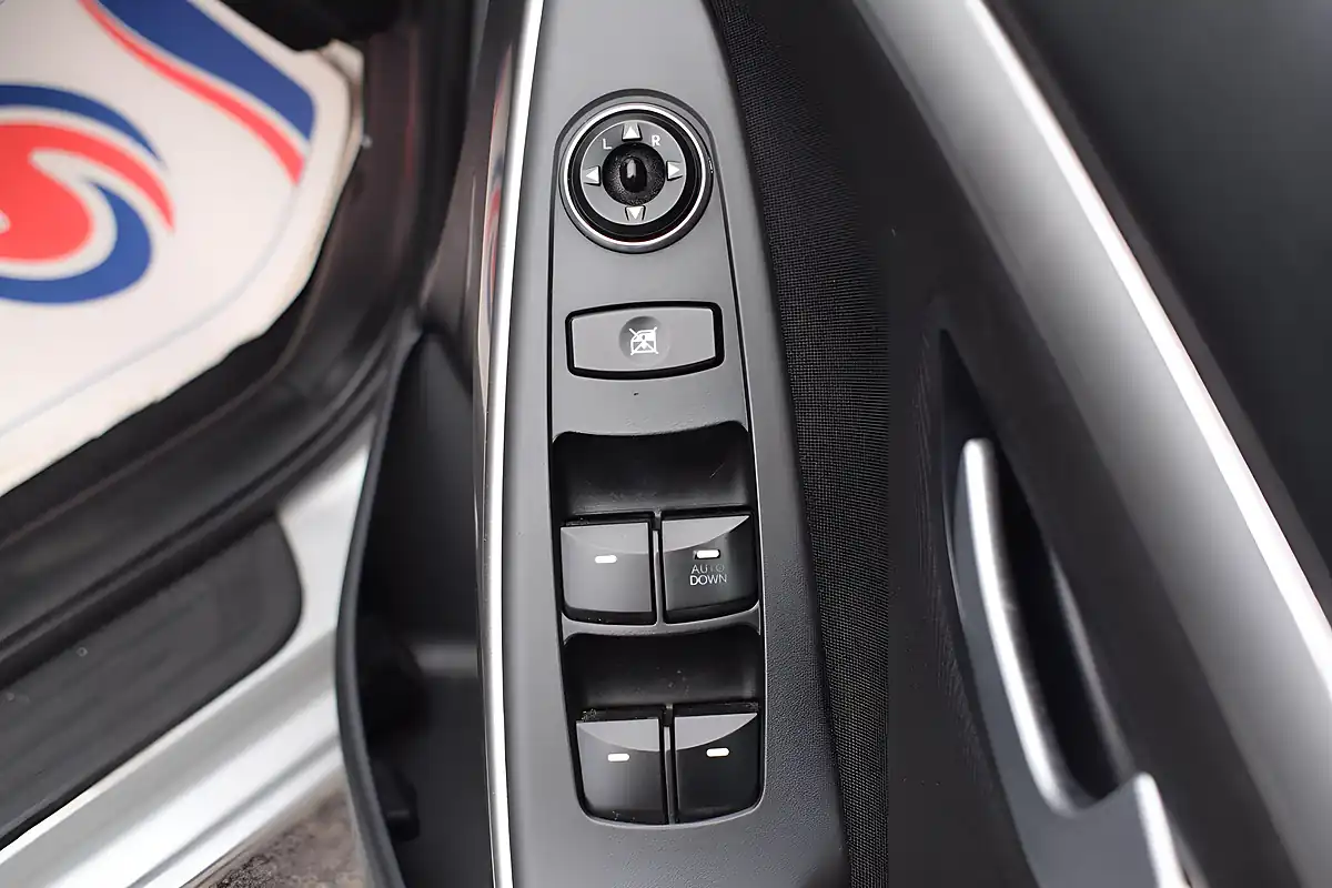 Used 2013 Hyundai i30 Blue Drive Active Silver - Interior and Exterior details 17