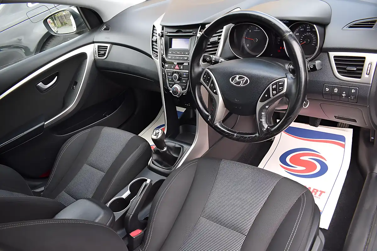 Used 2013 Hyundai i30 Blue Drive Active Silver - Interior and Exterior details 7