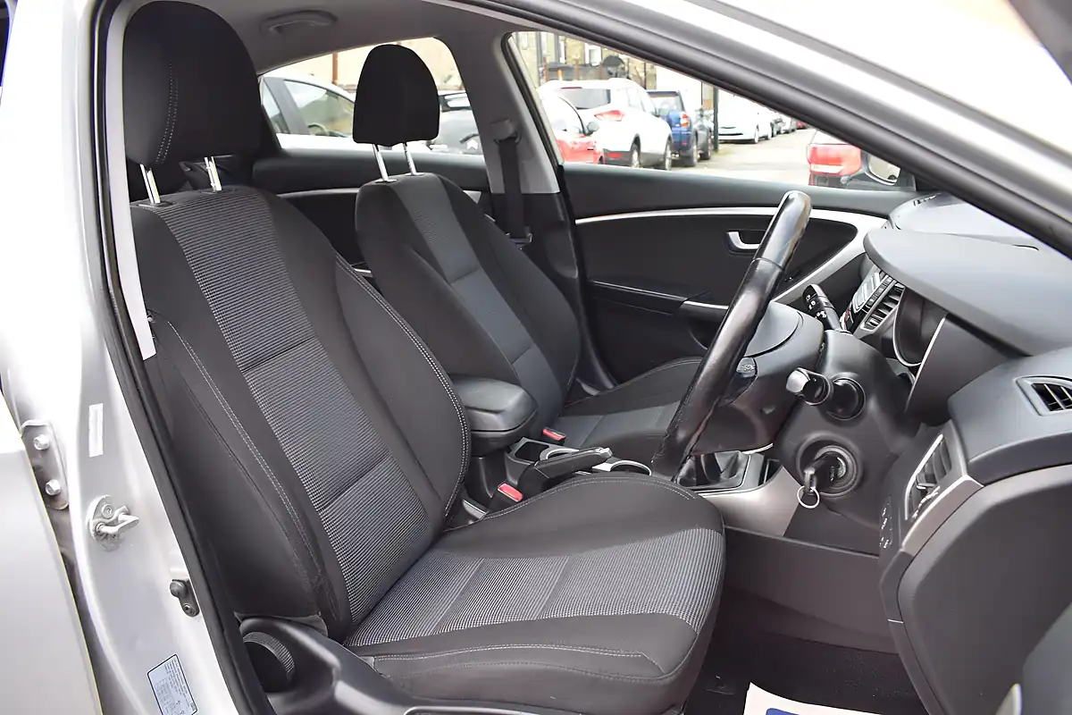 Used 2013 Hyundai i30 Blue Drive Active Silver - Interior and Exterior details 8