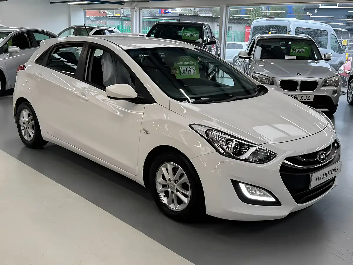 Used 2013 Hyundai i30 Blue Drive Active White - Front View