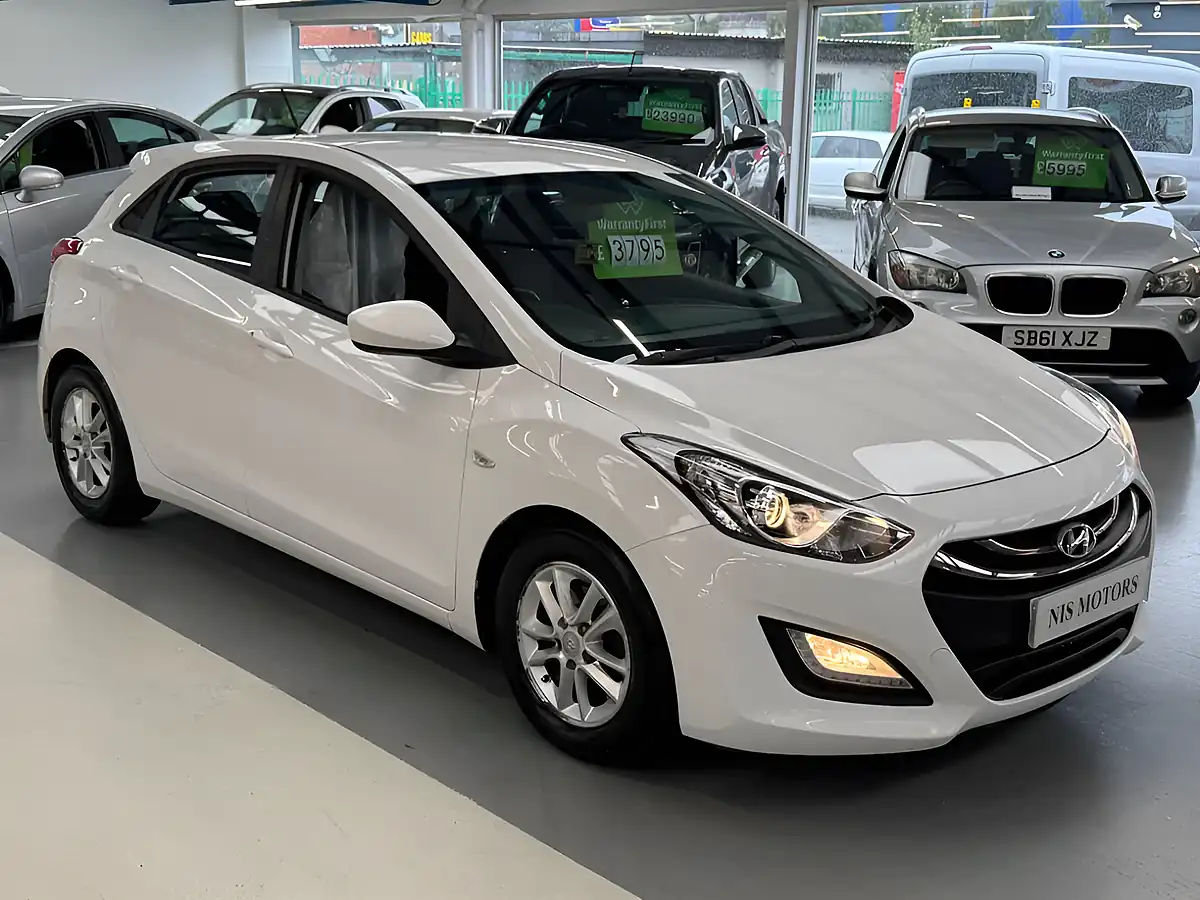 Used 2013 Hyundai i30 Blue Drive Active White - Interior and Exterior details 11