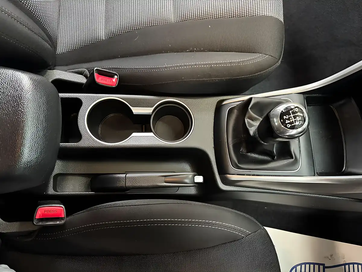 Used 2013 Hyundai i30 Blue Drive Active White - Interior and Exterior details 12
