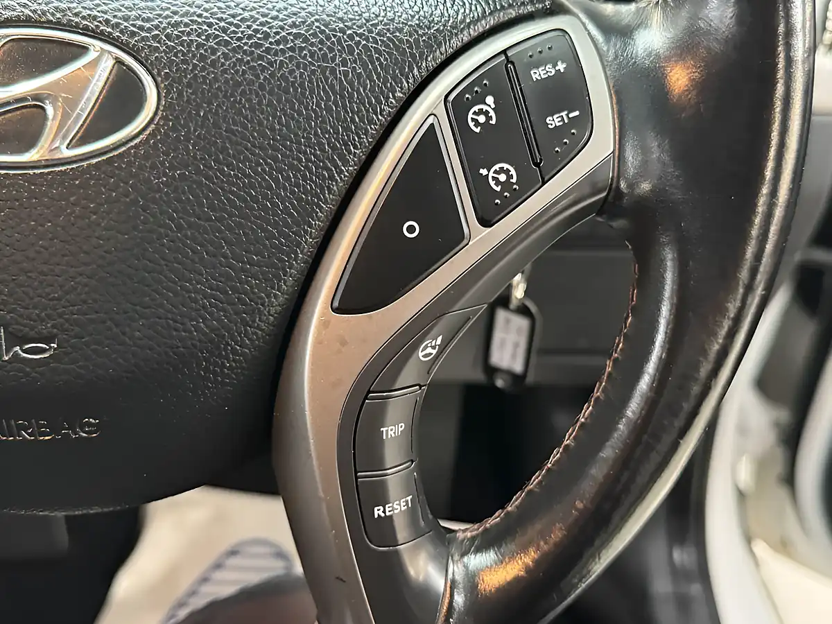Used 2013 Hyundai i30 Blue Drive Active White - Interior and Exterior details 13