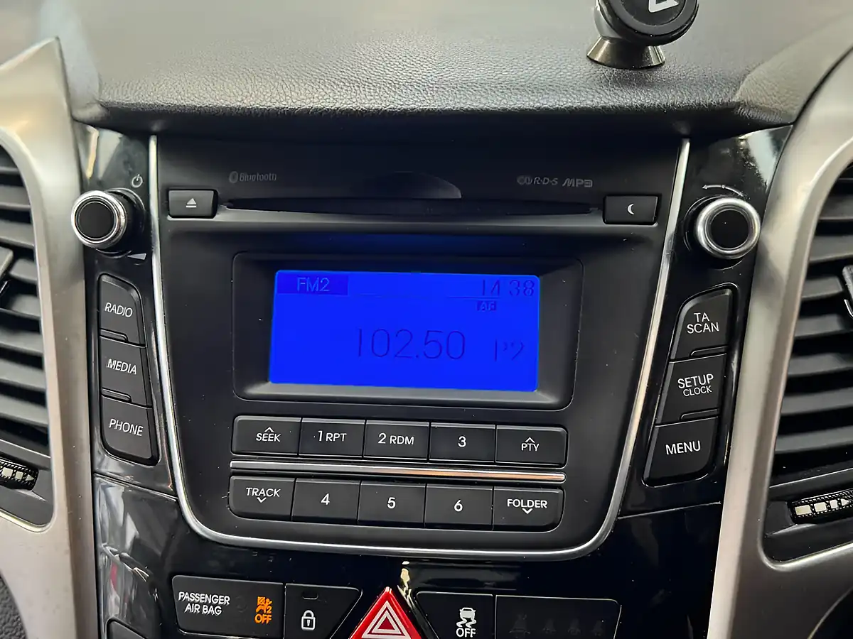 Used 2013 Hyundai i30 Blue Drive Active White - Interior and Exterior details 14