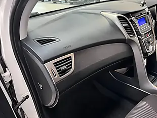 Used 2013 Hyundai i30 Blue Drive Active White - Interior and Exterior details 16