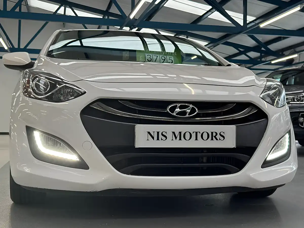 Used 2013 Hyundai i30 Blue Drive Active White - Interior and Exterior details 18