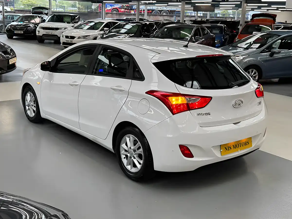 Used 2013 Hyundai i30 Blue Drive Active White - Interior and Exterior details 19