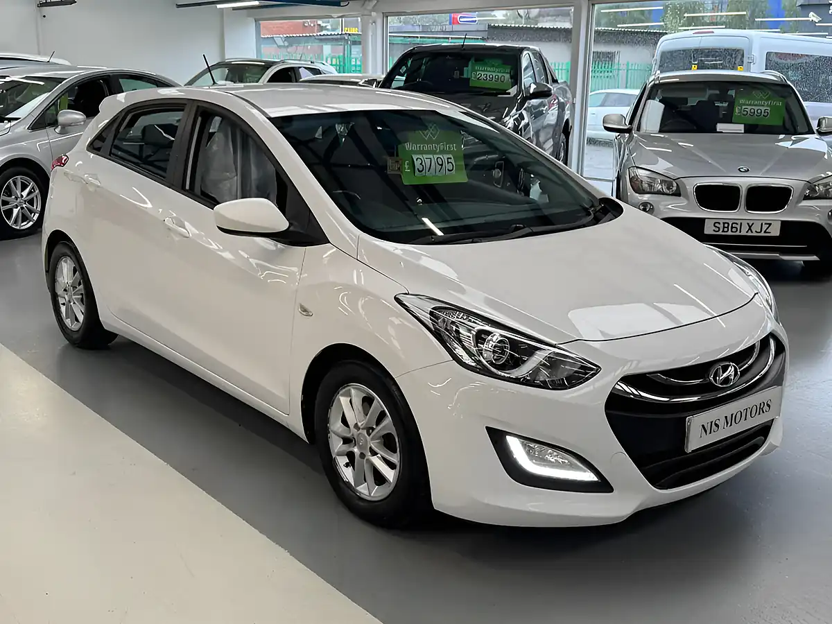 Used 2013 Hyundai i30 Blue Drive Active White - Interior and Exterior details 4