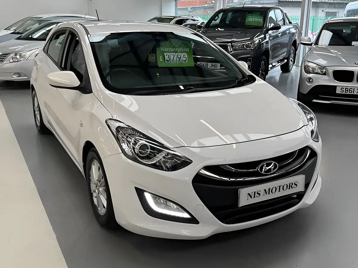 Used 2013 Hyundai i30 Blue Drive Active White - Interior and Exterior details 5