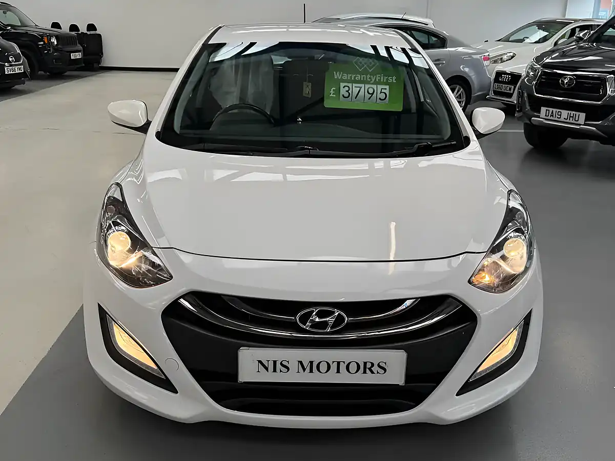 Used 2013 Hyundai i30 Blue Drive Active White - Interior and Exterior details 7