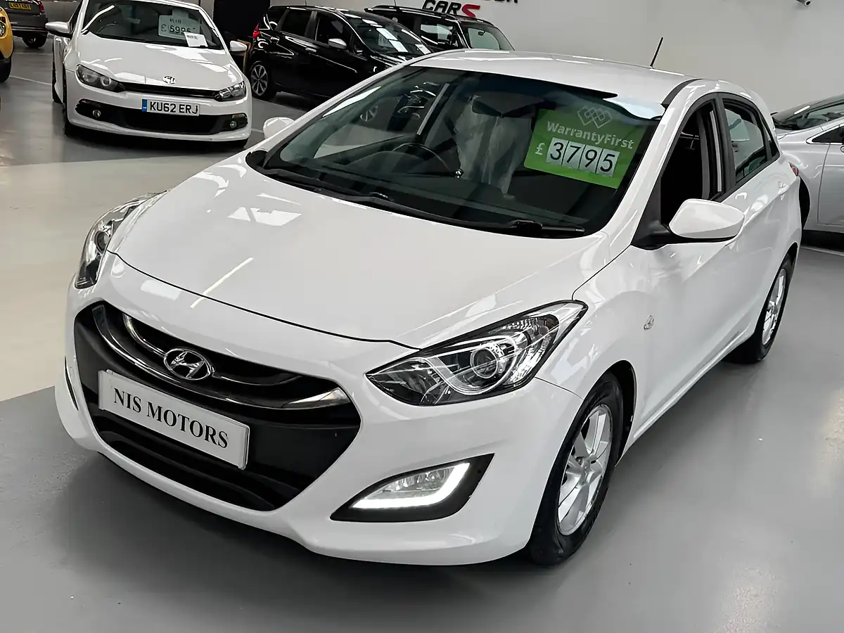 Used 2013 Hyundai i30 Blue Drive Active White - Interior and Exterior details 8