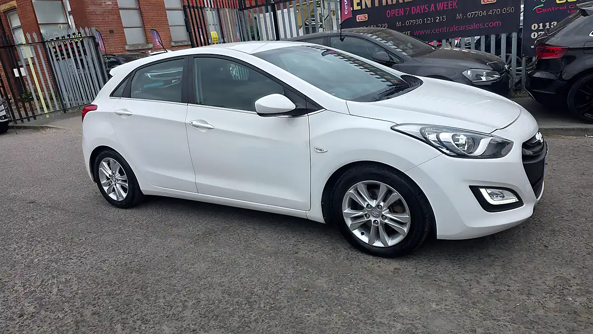 Used 2013 Hyundai i30 Blue Drive Edition White - Front View