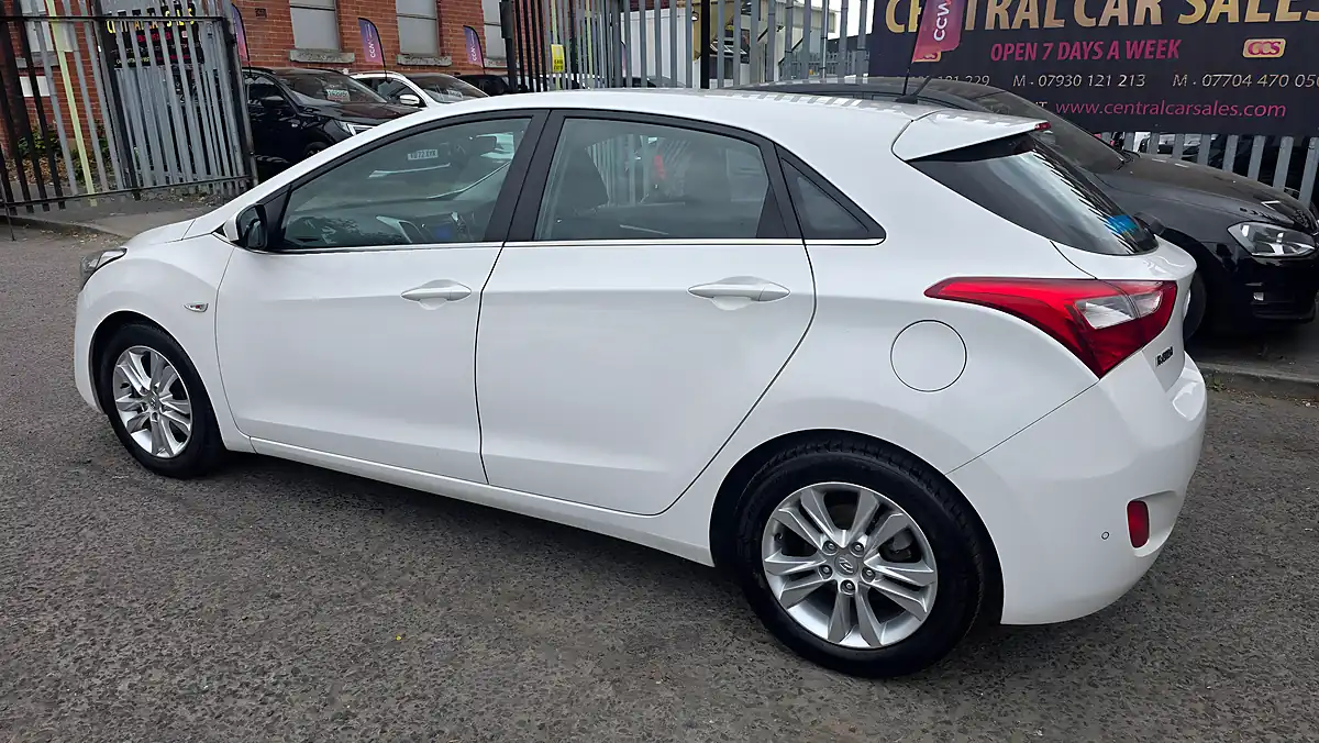 Used 2013 Hyundai i30 Blue Drive Edition White - Interior and Exterior details 10