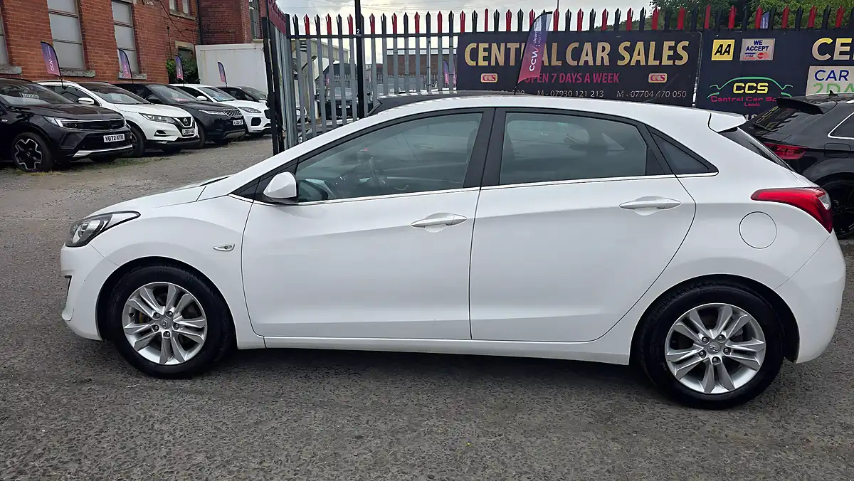 Used 2013 Hyundai i30 Blue Drive Edition White - Interior and Exterior details 11