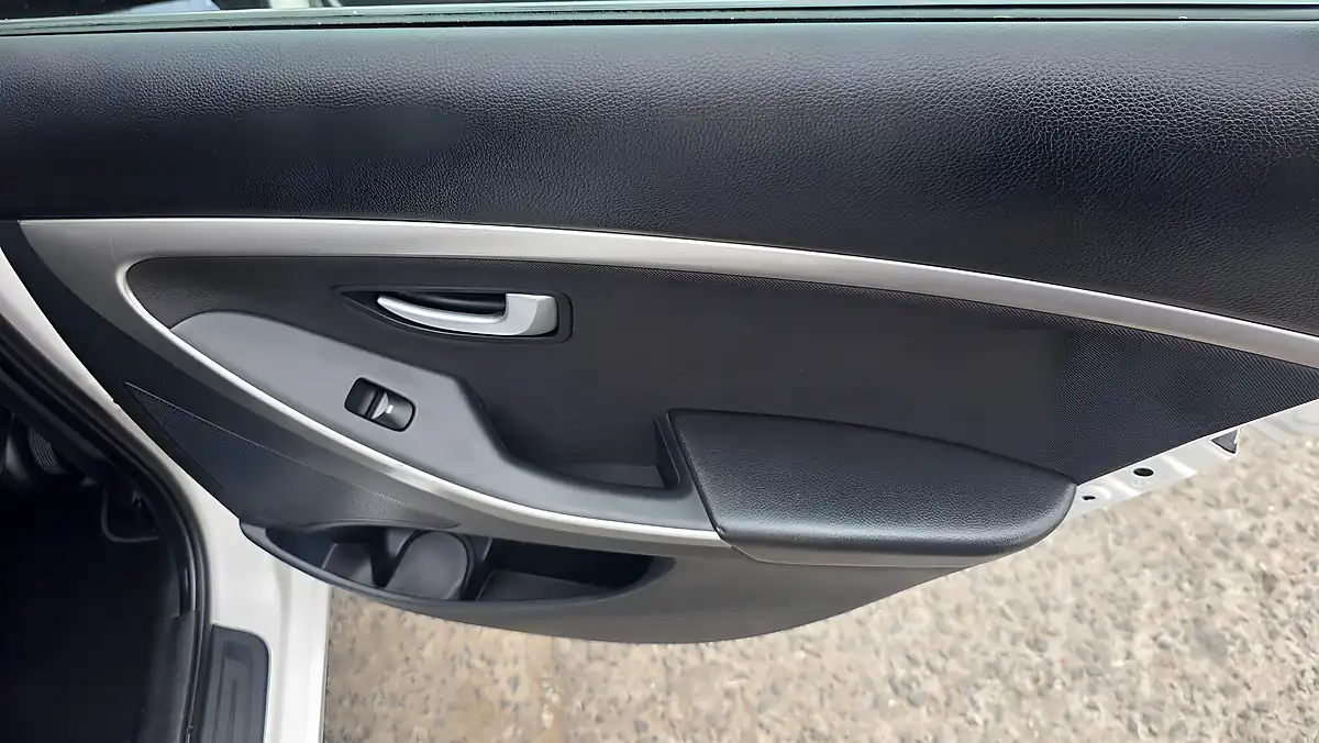 Used 2013 Hyundai i30 Blue Drive Edition White - Interior and Exterior details 15