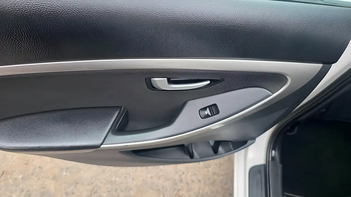 Used 2013 Hyundai i30 Blue Drive Edition White - Interior and Exterior details 18