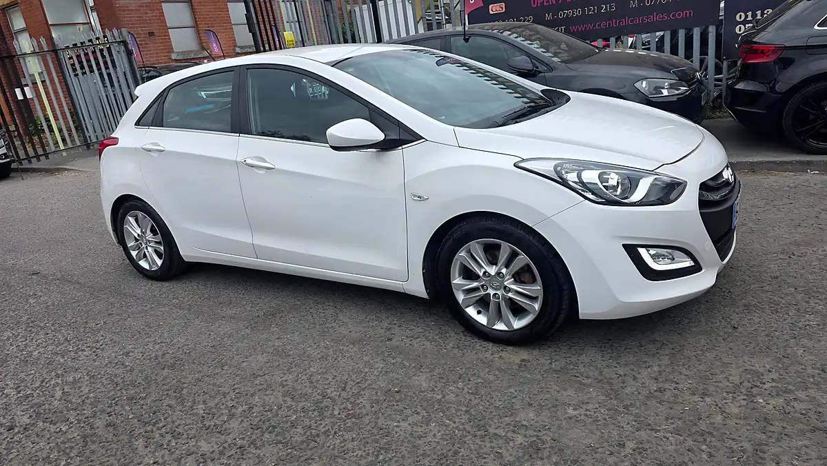 Used 2013 Hyundai i30 Blue Drive Edition White - Interior and Exterior details 4