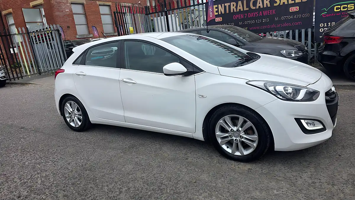 Used 2013 Hyundai i30 Blue Drive Edition White - Interior and Exterior details 5