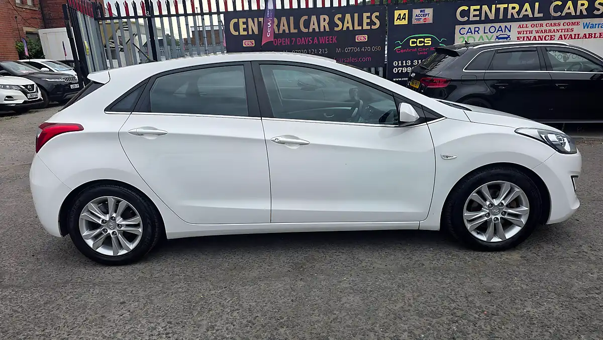 Used 2013 Hyundai i30 Blue Drive Edition White - Interior and Exterior details 6