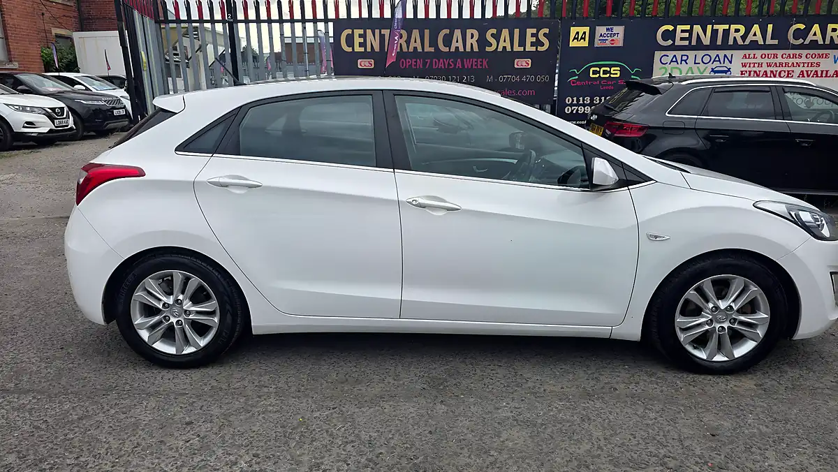 Used 2013 Hyundai i30 Blue Drive Edition White - Interior and Exterior details 7