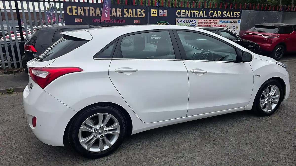 Used 2013 Hyundai i30 Blue Drive Edition White - Interior and Exterior details 8