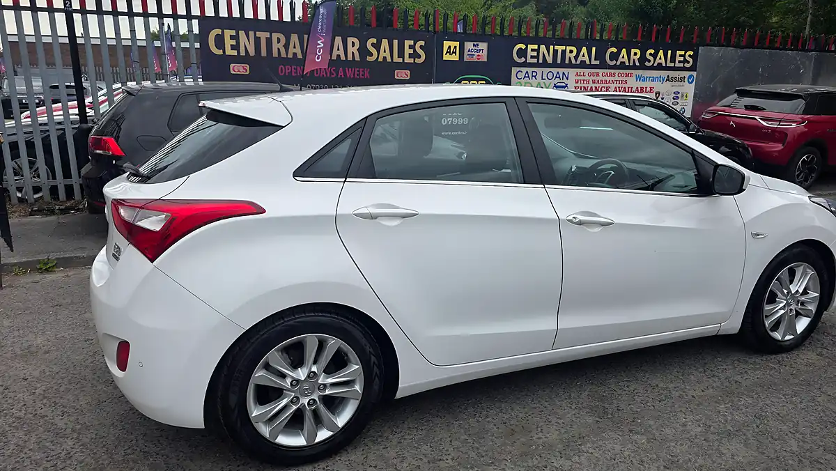 Used 2013 Hyundai i30 Blue Drive Edition White - Interior and Exterior details 9