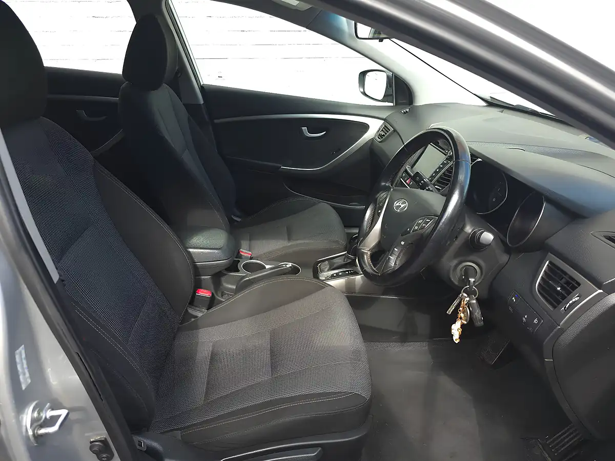 Used 2013 Hyundai I30 Style Nav Silver - Interior and Exterior details 10
